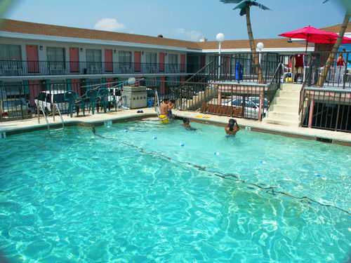 וויילדווד Surfcomber Motel מראה חיצוני תמונה